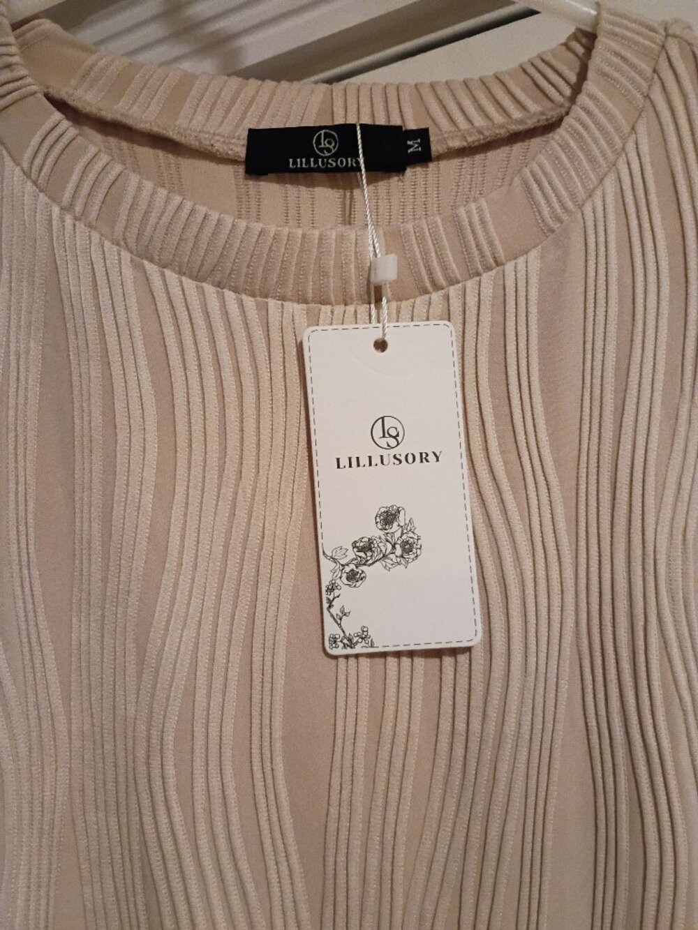 LILLUSORY NWT Beige Top Sz Medium New Ribbed Stretchy Sleeveless